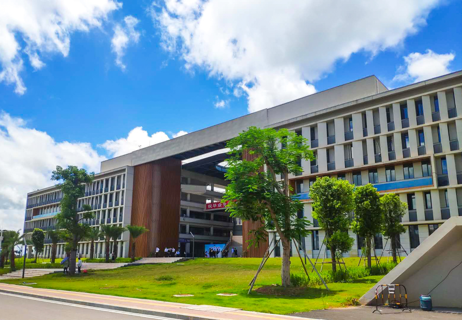 广东石油化工学院
